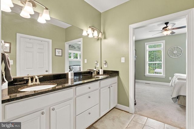 9813 CREST HILL RD, Marshall, VA 20115