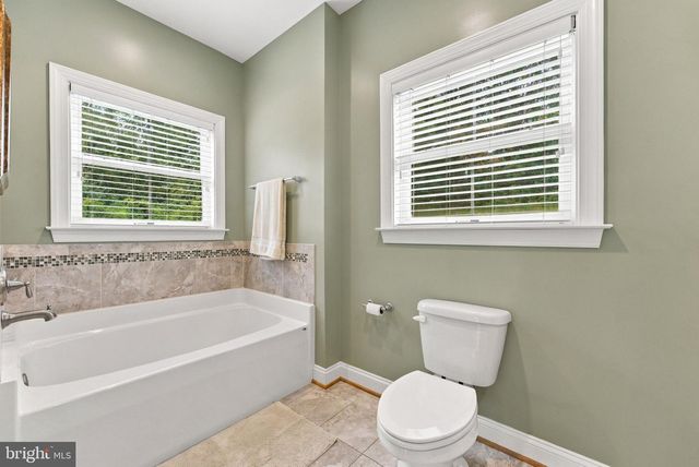 9813 CREST HILL RD, Marshall, VA 20115
