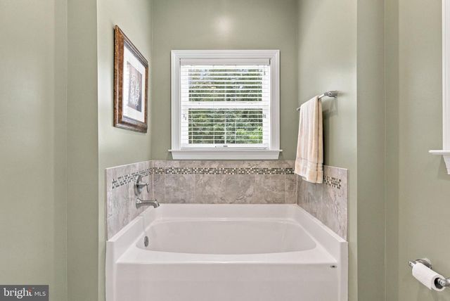 9813 CREST HILL RD, Marshall, VA 20115