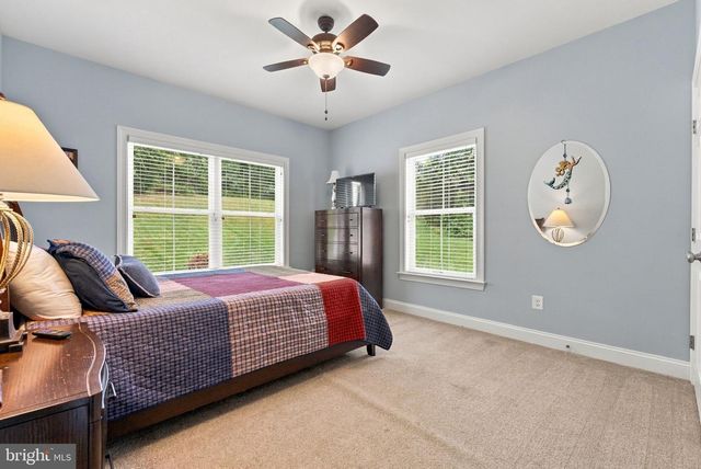 9813 CREST HILL RD, Marshall, VA 20115