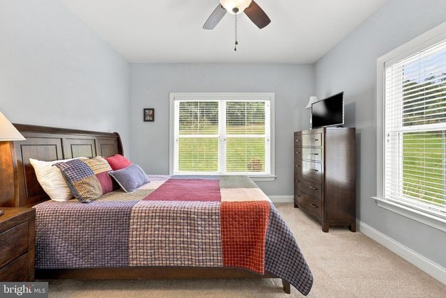 9813 CREST HILL RD, Marshall, VA 20115