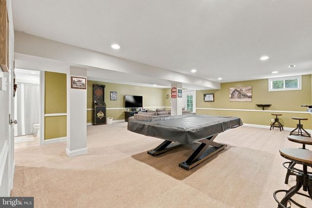 9813 CREST HILL RD, Marshall, VA 20115