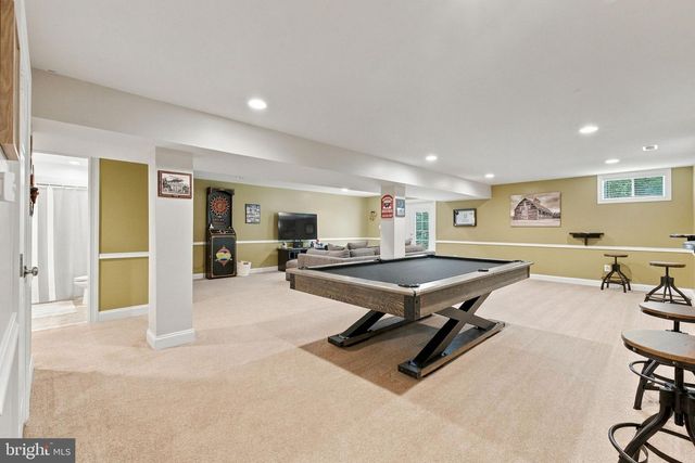 9813 CREST HILL RD, Marshall, VA 20115