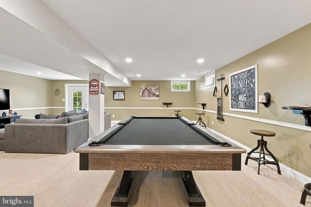 9813 CREST HILL RD, Marshall, VA 20115