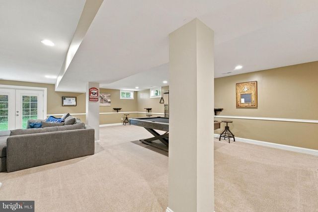 9813 CREST HILL RD, Marshall, VA 20115