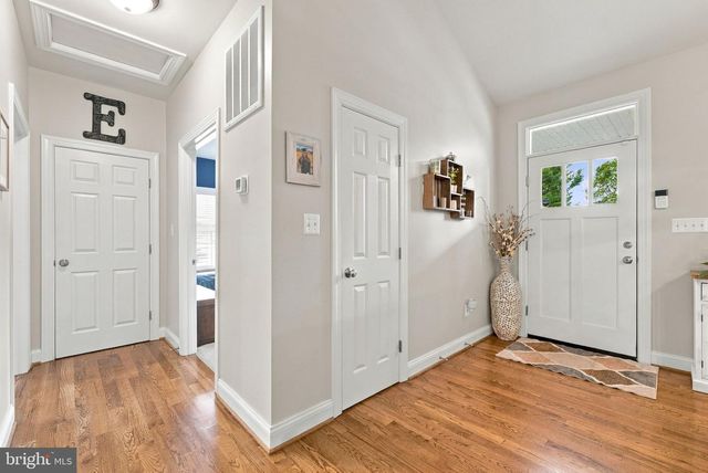 9813 CREST HILL RD, Marshall, VA 20115