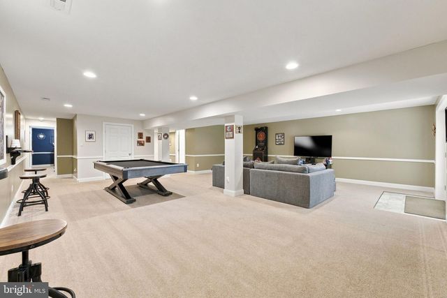 9813 CREST HILL RD, Marshall, VA 20115