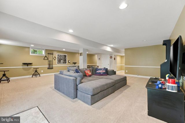 9813 CREST HILL RD, Marshall, VA 20115