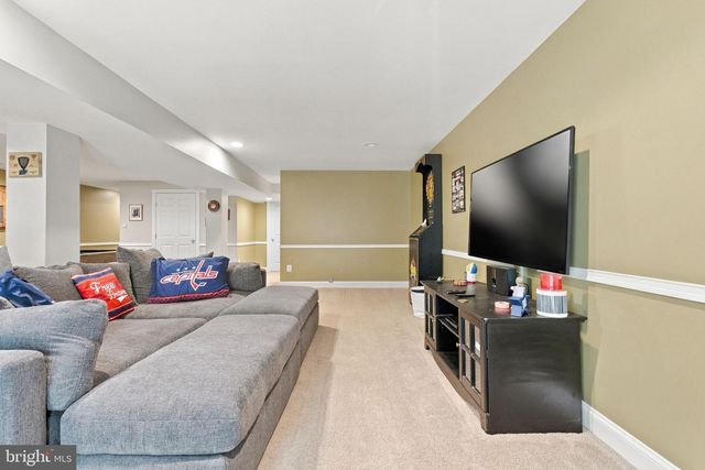 9813 CREST HILL RD, Marshall, VA 20115