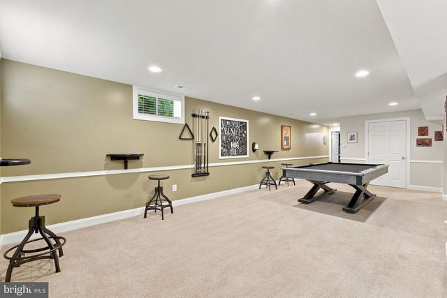 9813 CREST HILL RD, Marshall, VA 20115