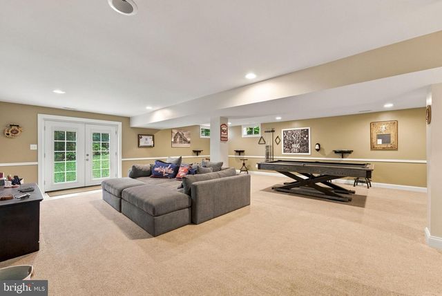9813 CREST HILL RD, Marshall, VA 20115