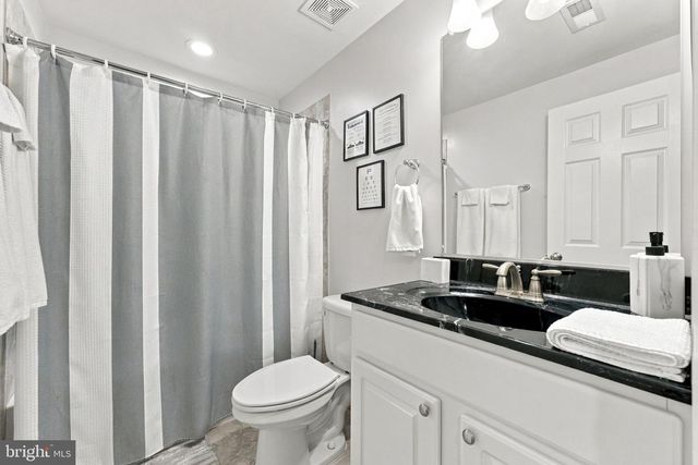 9813 CREST HILL RD, Marshall, VA 20115