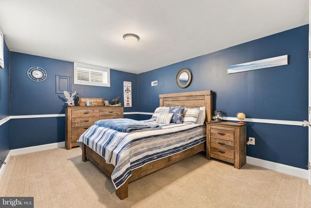 9813 CREST HILL RD, Marshall, VA 20115