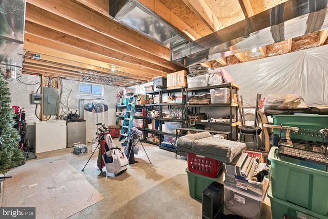 9813 CREST HILL RD, Marshall, VA 20115