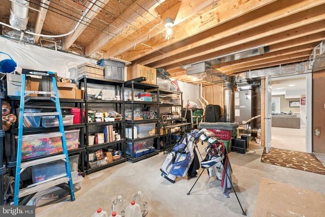 9813 CREST HILL RD, Marshall, VA 20115