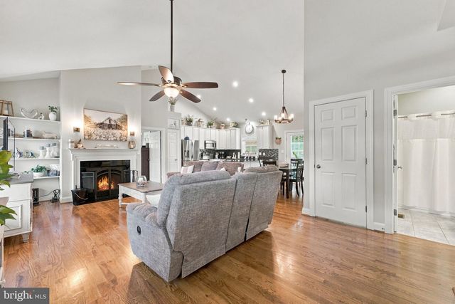 9813 CREST HILL RD, Marshall, VA 20115