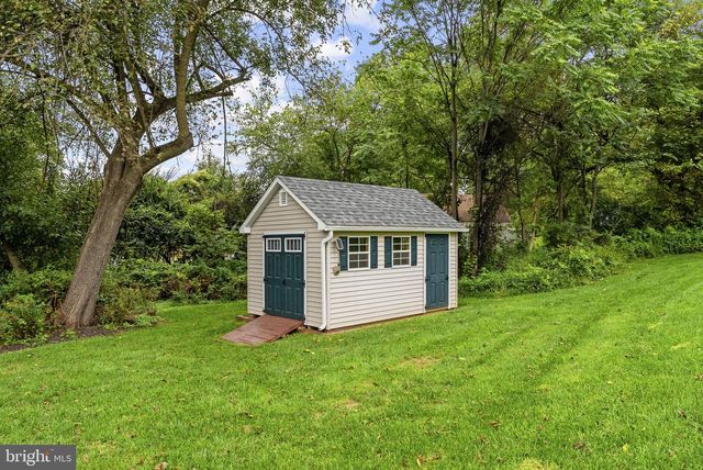 9813 CREST HILL RD, Marshall, VA 20115