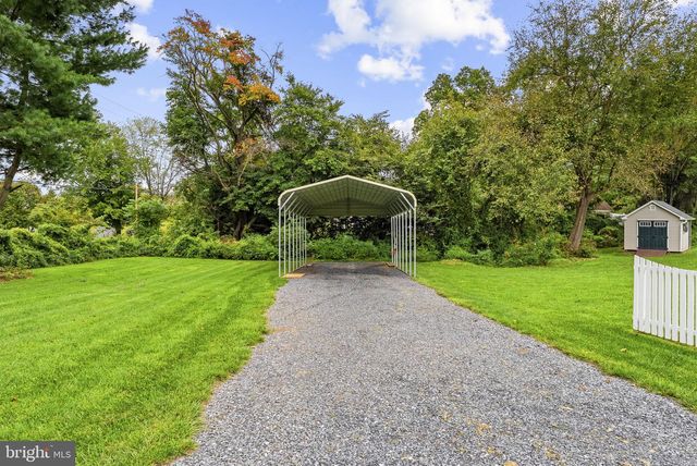 9813 CREST HILL RD, Marshall, VA 20115