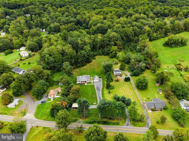 9813 CREST HILL RD, Marshall, VA 20115