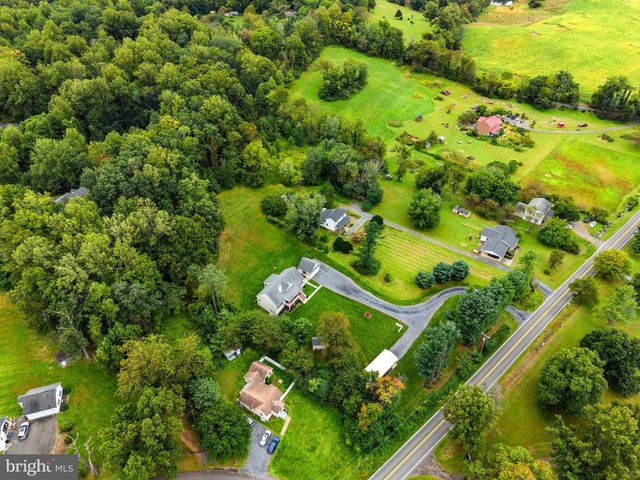 9813 CREST HILL RD, Marshall, VA 20115