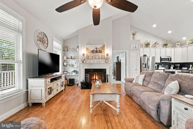 9813 CREST HILL RD, Marshall, VA 20115