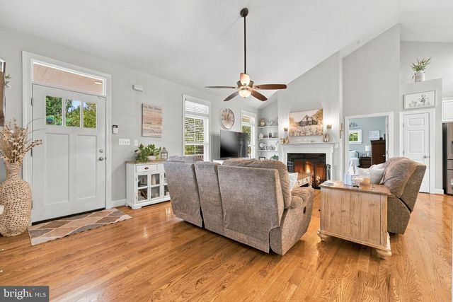 9813 CREST HILL RD, Marshall, VA 20115