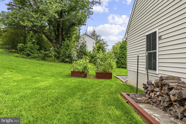 9813 CREST HILL RD, Marshall, VA 20115