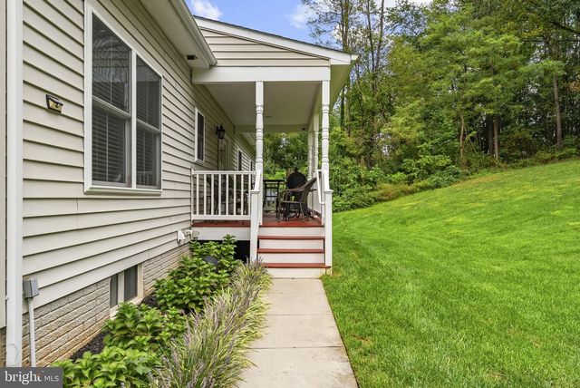 9813 CREST HILL RD, Marshall, VA 20115
