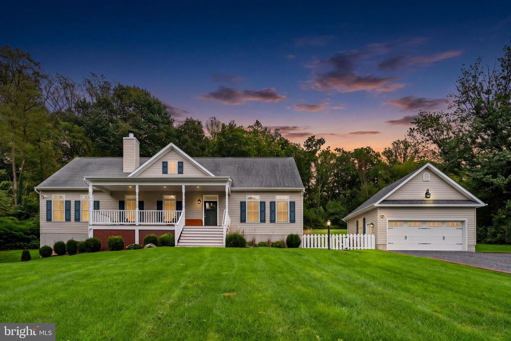 9813 CREST HILL RD, Marshall, VA 20115