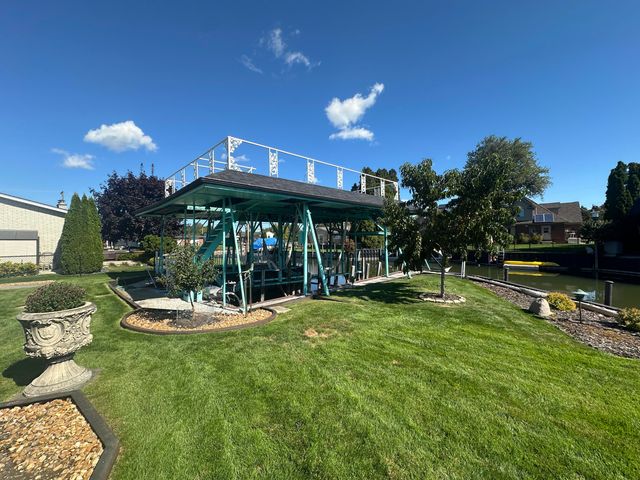 38176 Villa Mar Street, Harrison Twp, MI 48045