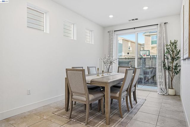 2933 Stringham Way, Dublin, CA 94568