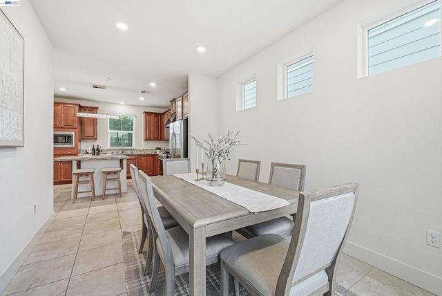 2933 Stringham Way, Dublin, CA 94568