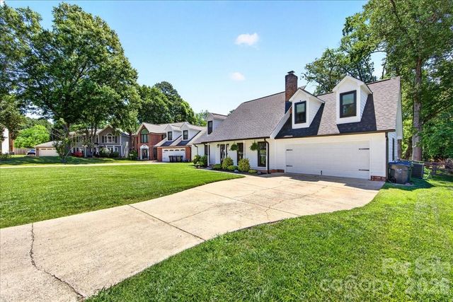 9018 Hunters Pointe Drive, Huntersville, NC 28078