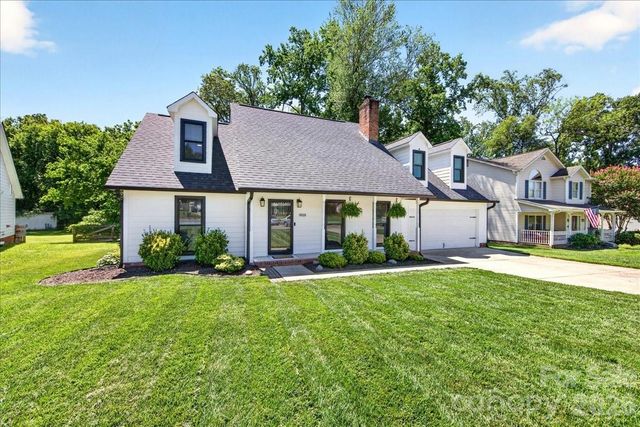 9018 Hunters Pointe Drive, Huntersville, NC 28078