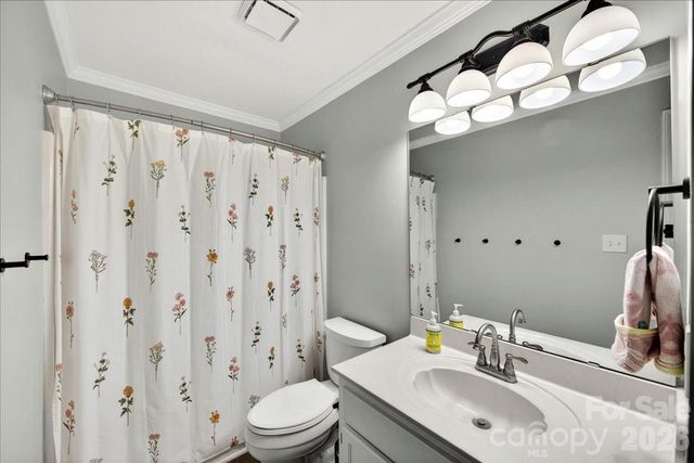 9018 Hunters Pointe Drive, Huntersville, NC 28078
