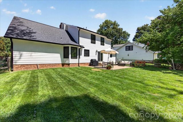 9018 Hunters Pointe Drive, Huntersville, NC 28078