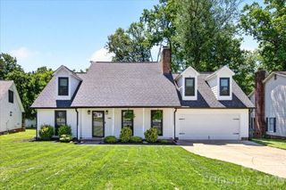 9018 Hunters Pointe Drive, Huntersville, NC 28078