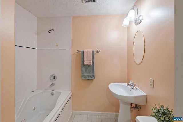 7 ENGLEWOOD DR, Palmyra, VA 22963