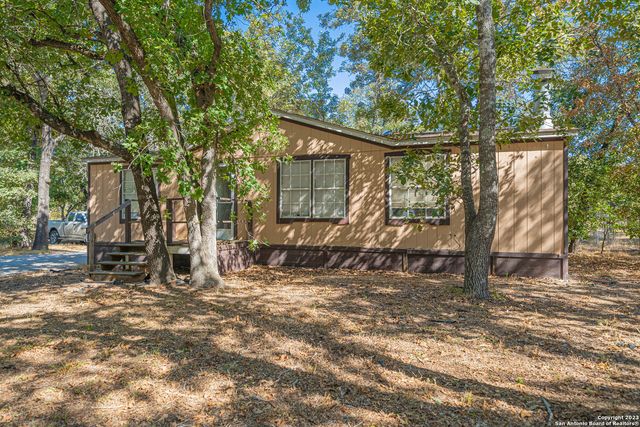 188 Oakview Dr, La Vernia, TX 78121