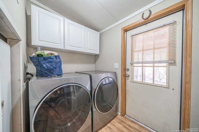 188 Oakview Dr, La Vernia, TX 78121