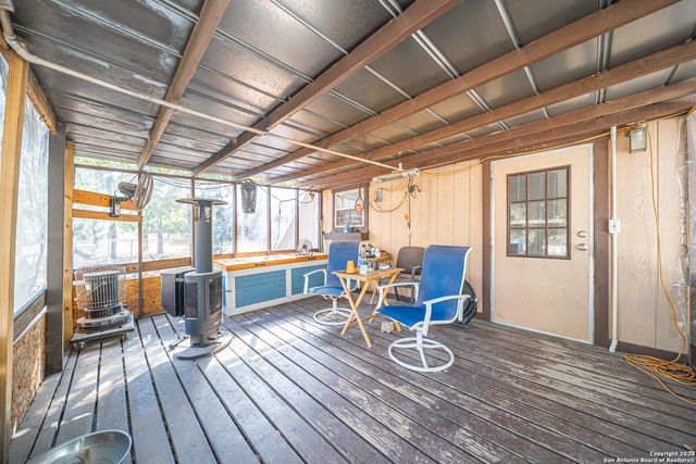 188 Oakview Dr, La Vernia, TX 78121