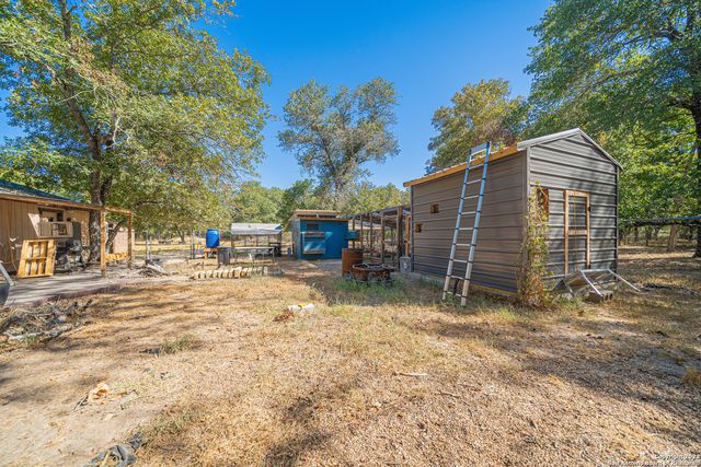 188 Oakview Dr, La Vernia, TX 78121