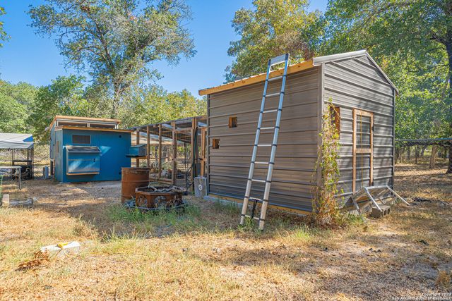 188 Oakview Dr, La Vernia, TX 78121