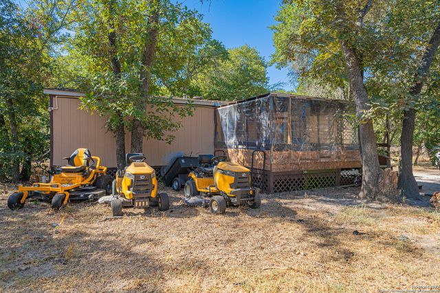 188 Oakview Dr, La Vernia, TX 78121