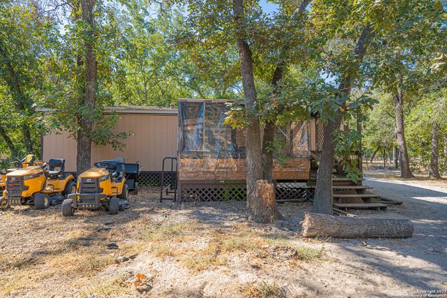 188 Oakview Dr, La Vernia, TX 78121