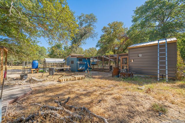 188 Oakview Dr, La Vernia, TX 78121