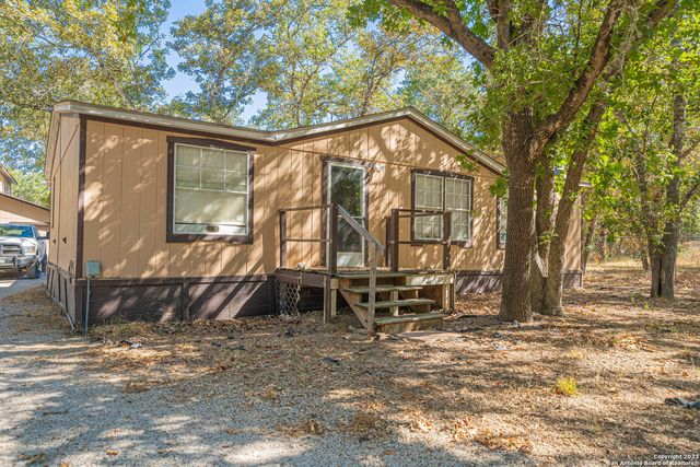 188 Oakview Dr, La Vernia, TX 78121