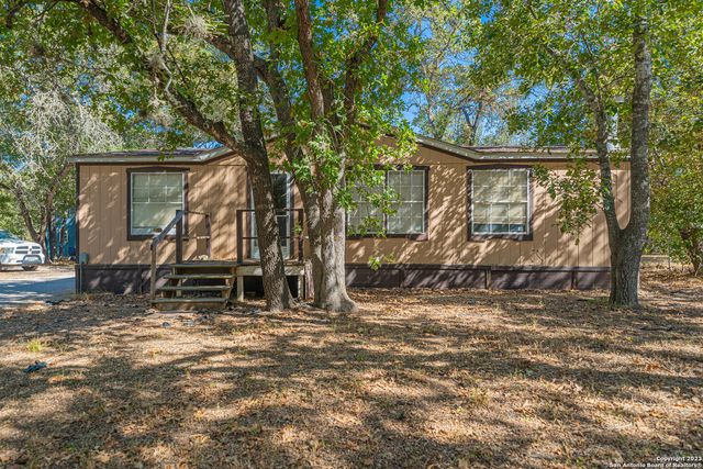188 Oakview Dr, La Vernia, TX 78121