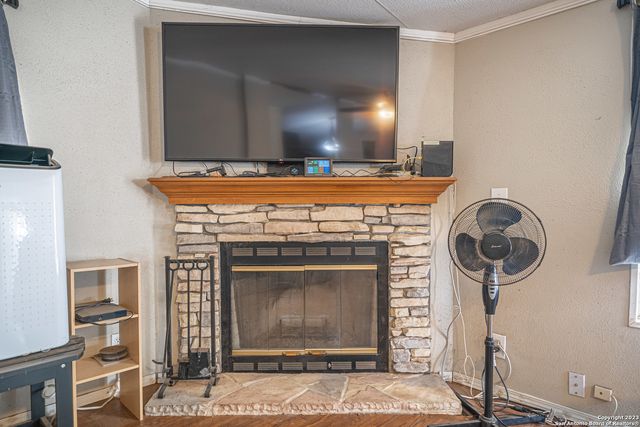 188 Oakview Dr, La Vernia, TX 78121