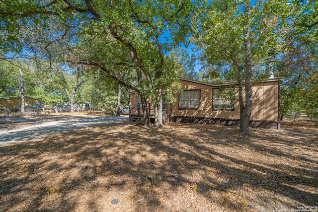 188 Oakview Dr, La Vernia, TX 78121